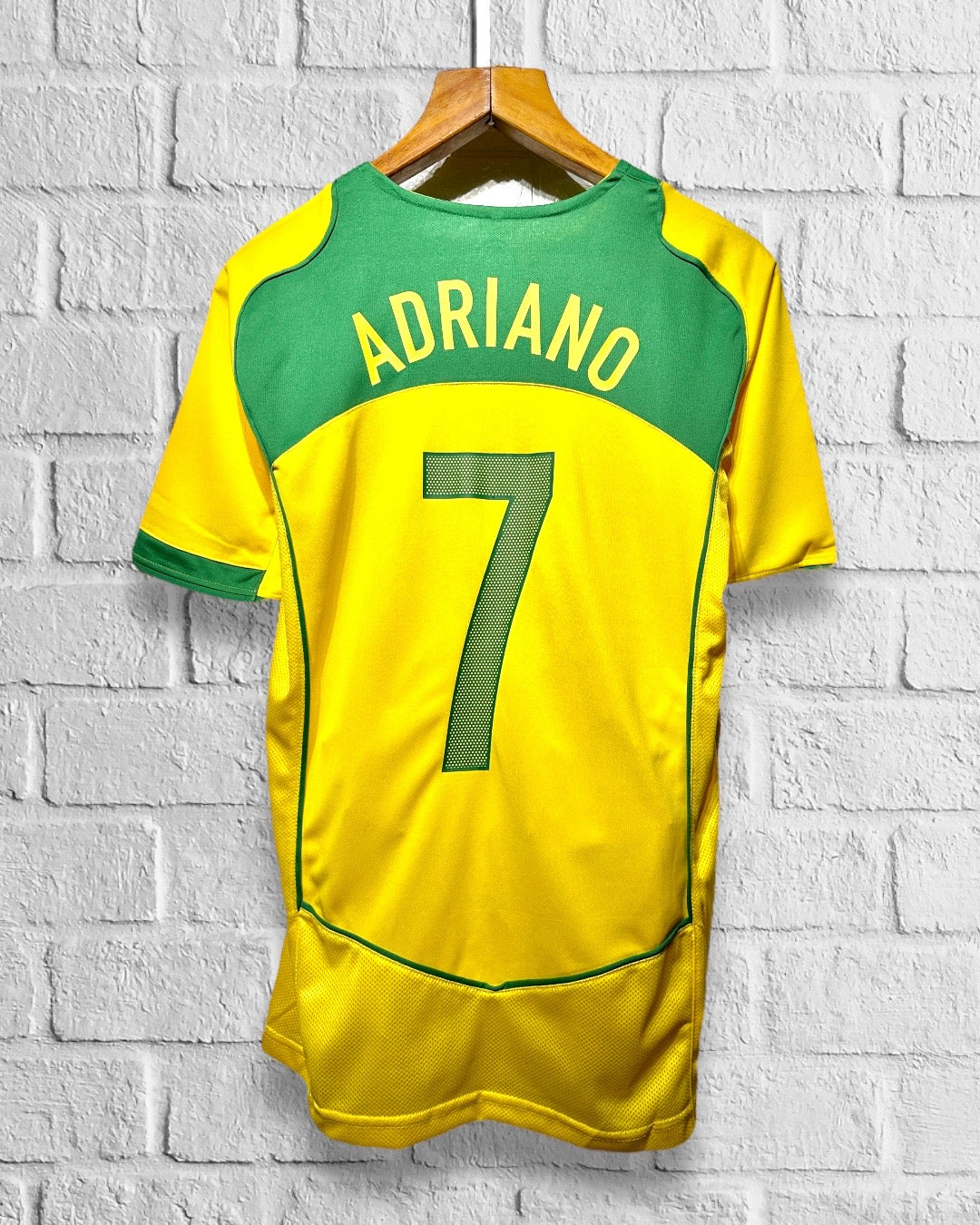 Jersey Retro Brasil 2004 2006 Local Adriano dorsal