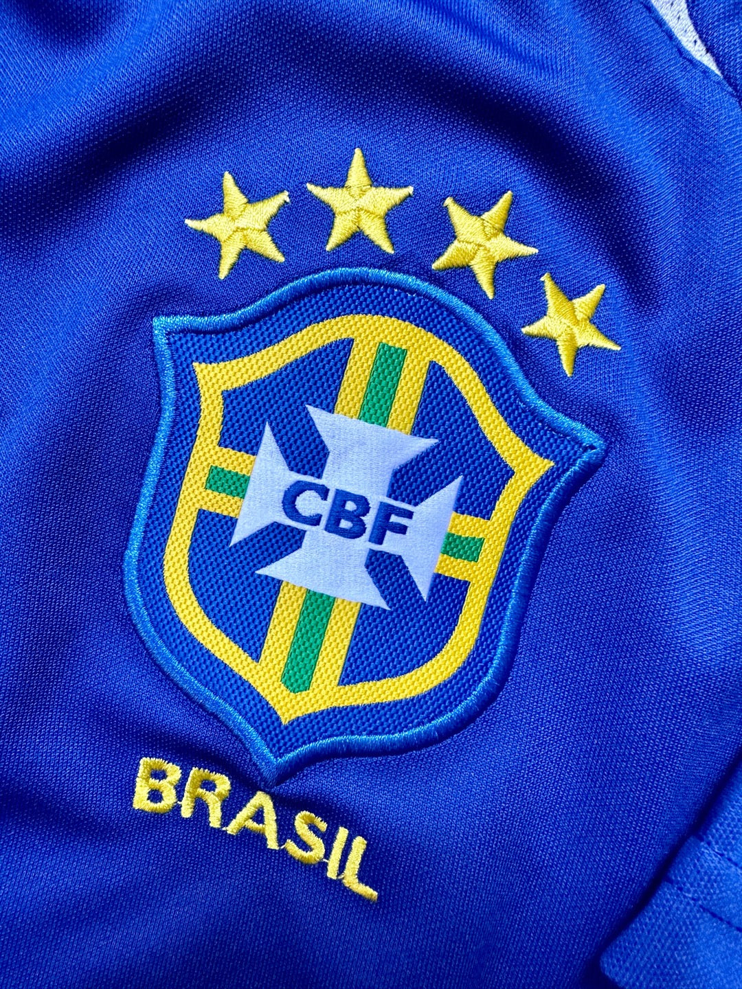 Jersey Retro Brasil 2002 Visitante Ronaldinho escudo