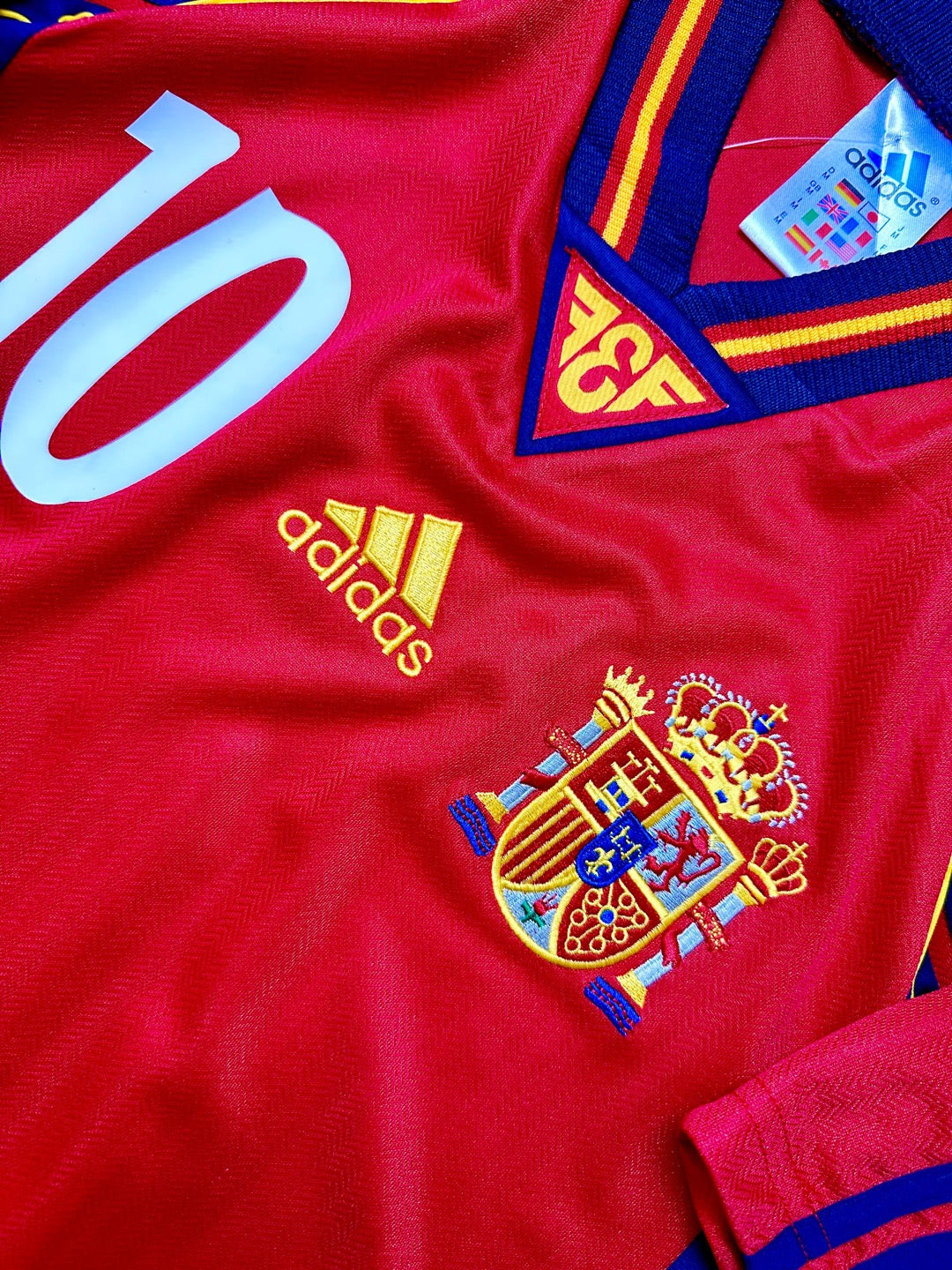 Jersey Retro España 1998 Local Raúl detalle