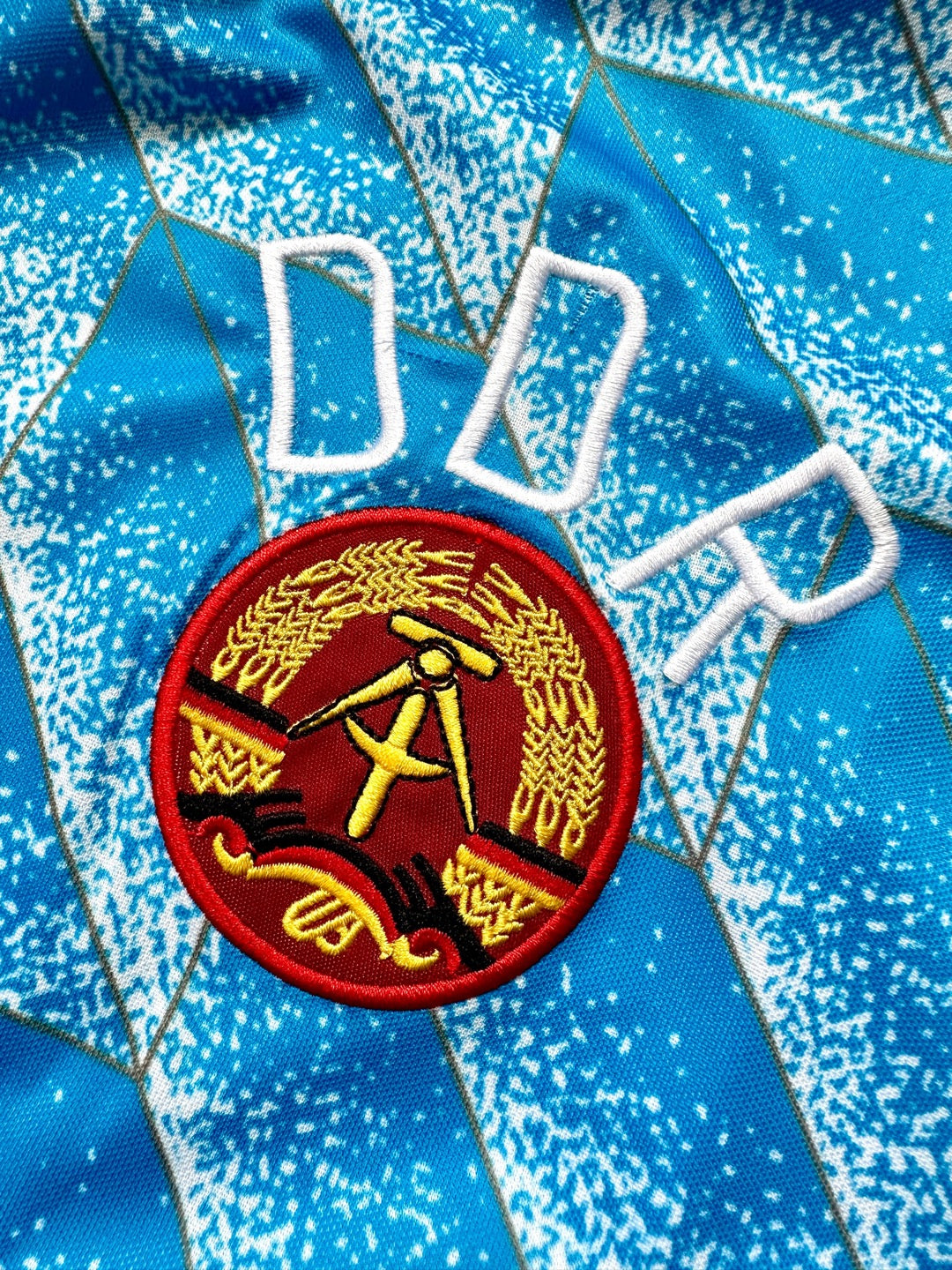 Jersey Retro Alemania Oriental 1988 Local Manga Larga ESCUDO
