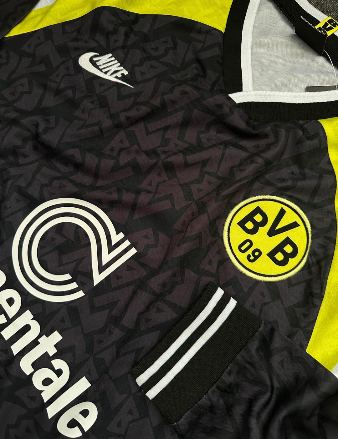 Jersey Retro Borussia Dortmund 1995 1996 Visitante Manga larga detalle