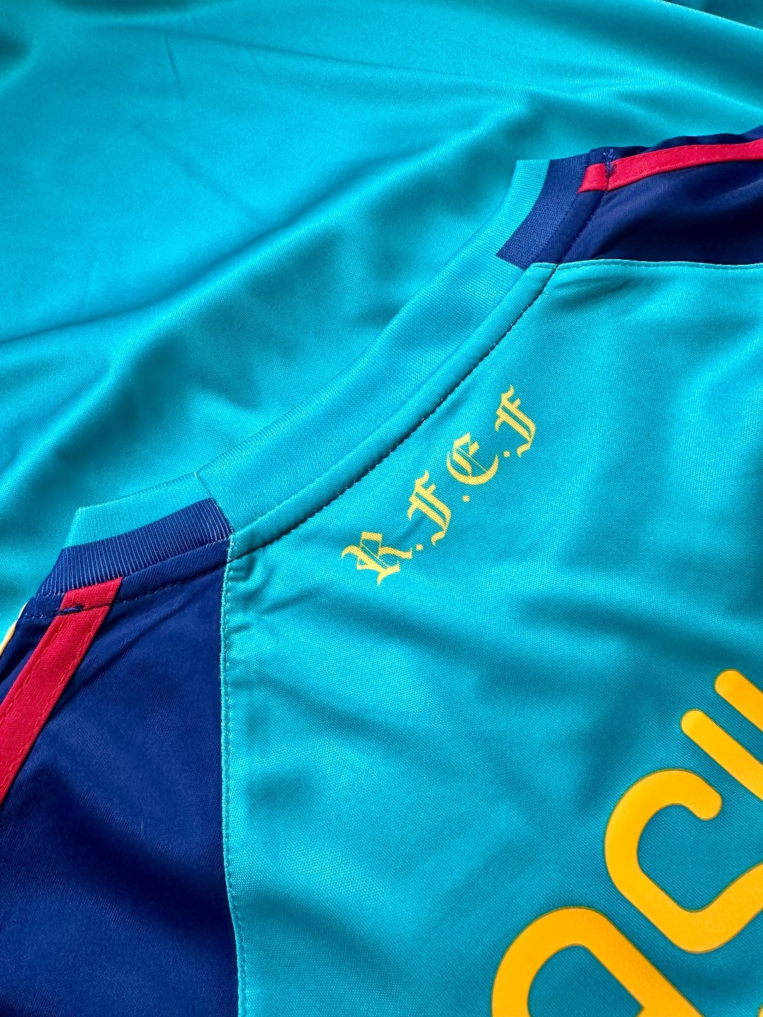 Jersey Retro España 2010 Portero Iker Casillas parche detalle cuello