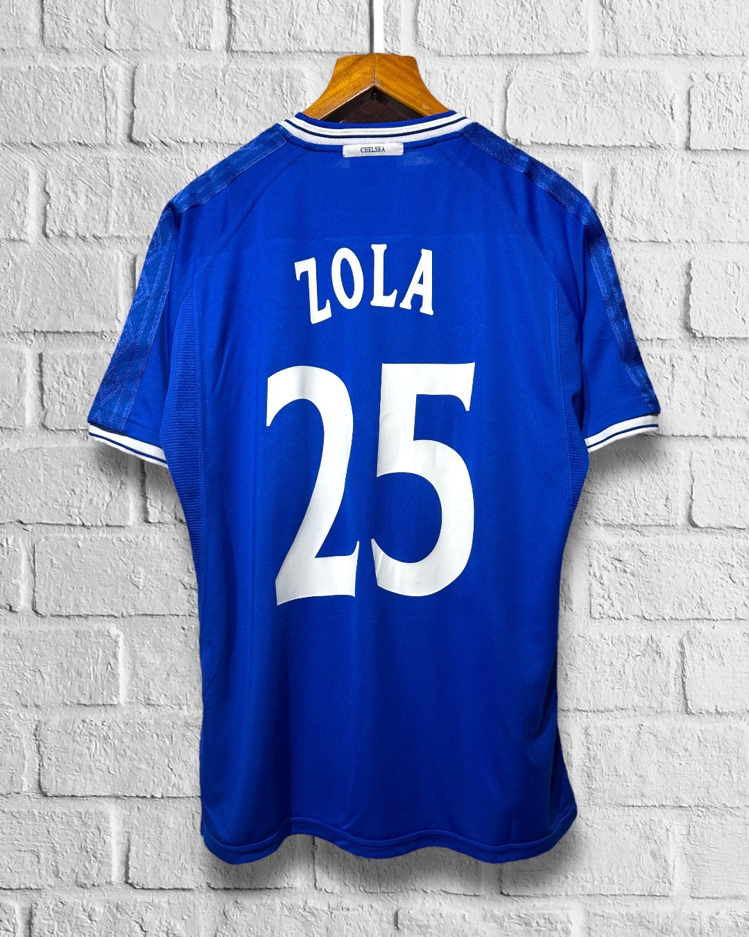 Jersey Retro Chelsea 1999 2001 Local Zola dorsal