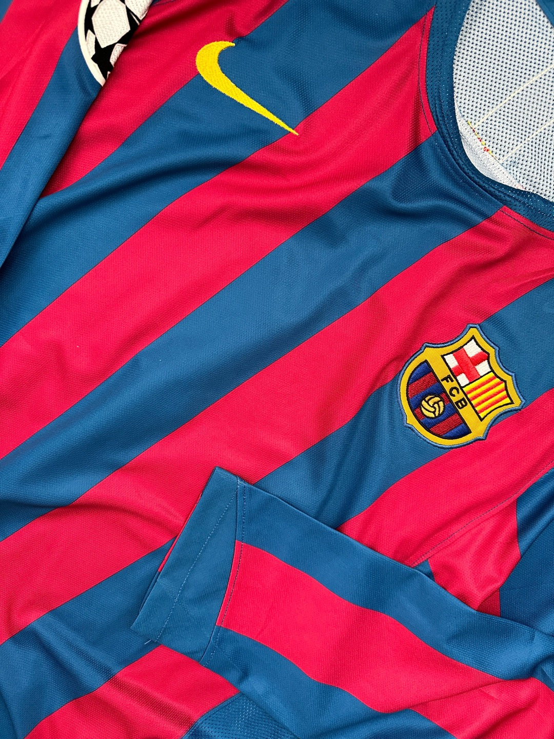 Jersey Retro Barcelona 2006 Local Manga Larga Ronaldinho Champions League DETALLES