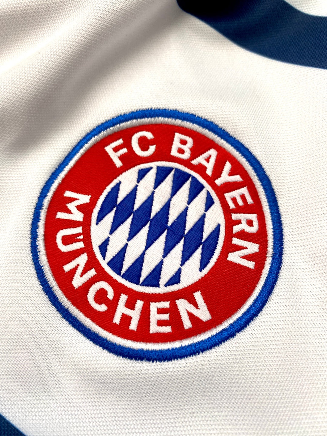 Jersey Retro Bayern Munich 1998 2000 Local ESCUDO