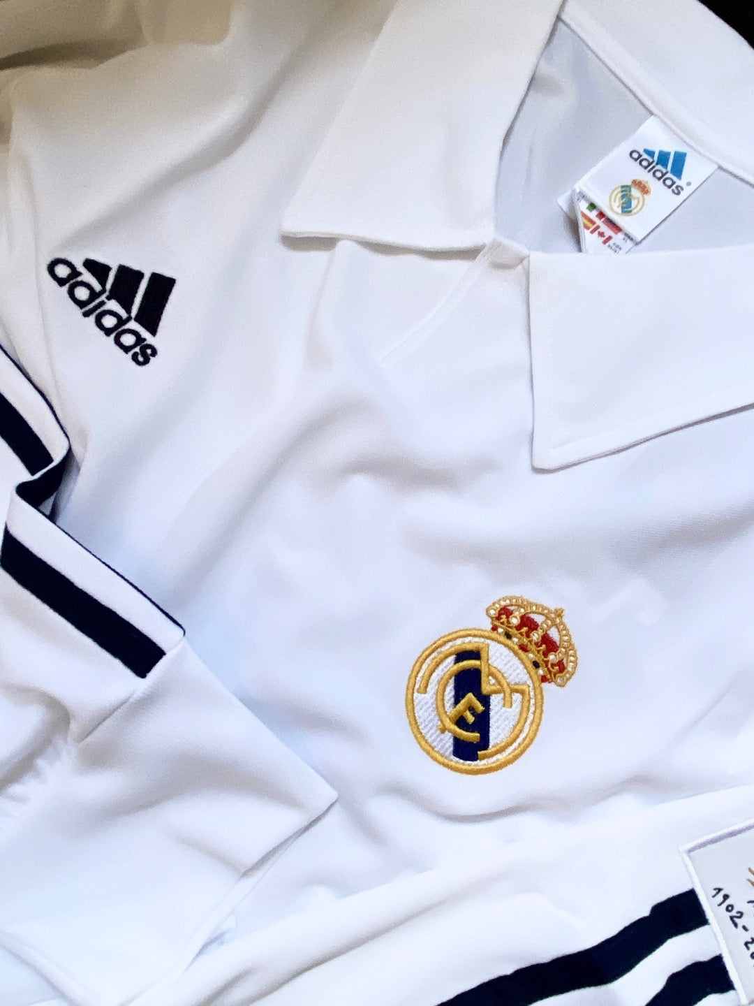 Maglia firmata da Zinedine Zidane per il Real Madrid 2002 - CharityStars Maglia firmata da Zinedine Zidane per il Real Madrid 2002 - CharityStars