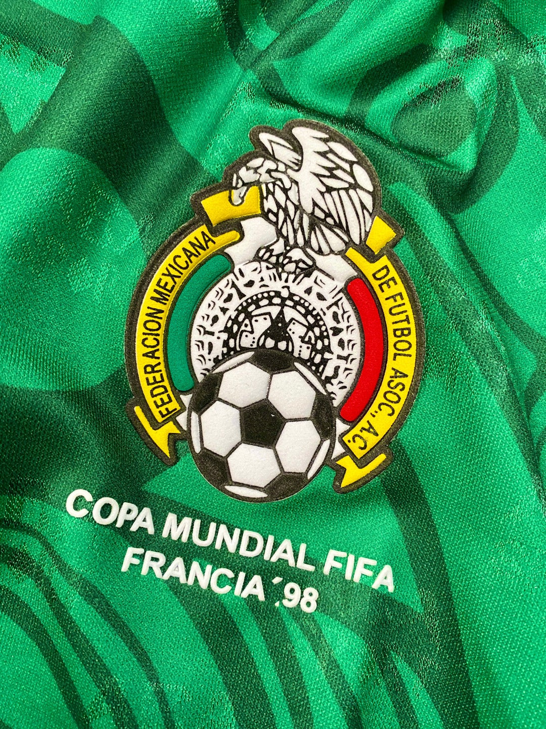 Jersey Retro México 1998 Local escudo