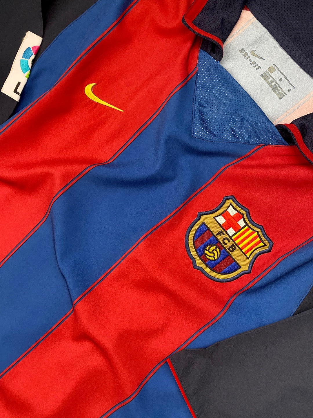 Jersey Retro Barcelona 2003 2004 Local Ronaldinho detalle