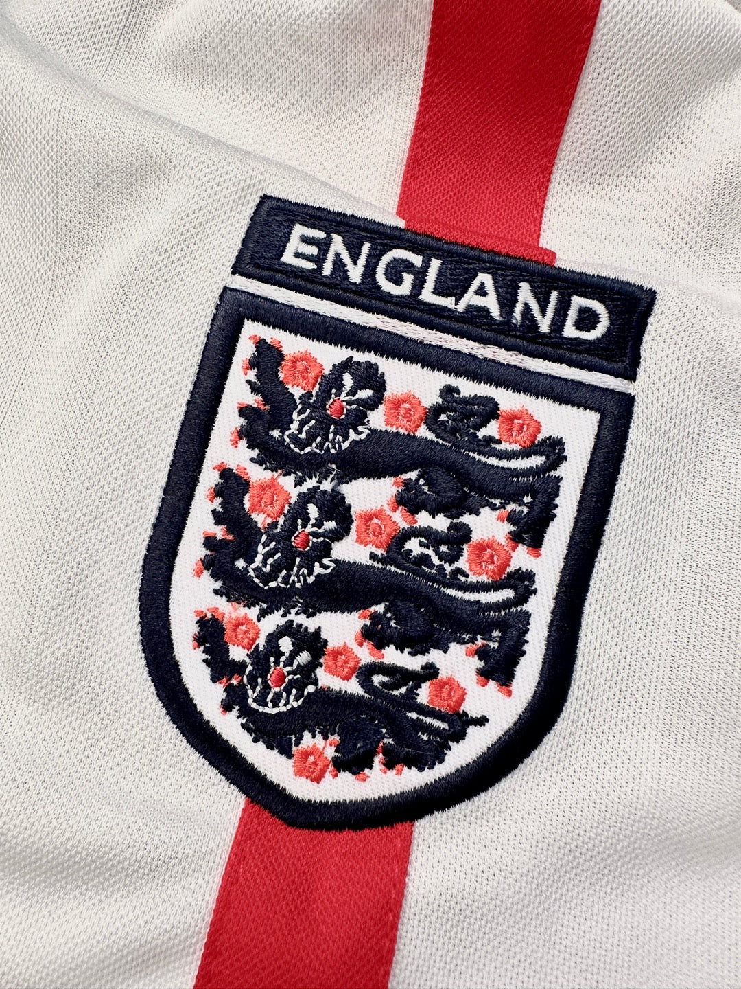Jersey Retro Inglaterra 2002 Local Manga Larga Beckham escudo