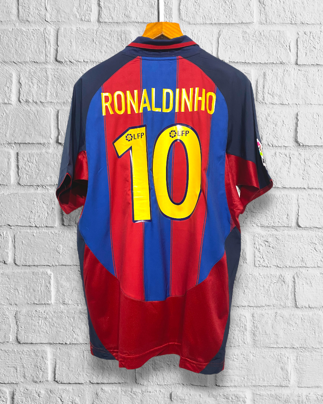 Jersey Retro Barcelona 2003 2004 Local Ronaldinho dorsal