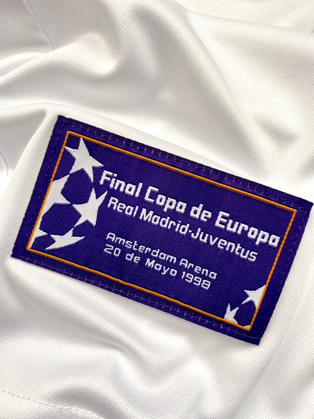 Jersey Retro Real Madrid Campeón de Europa 1998 La Septima etiqueta